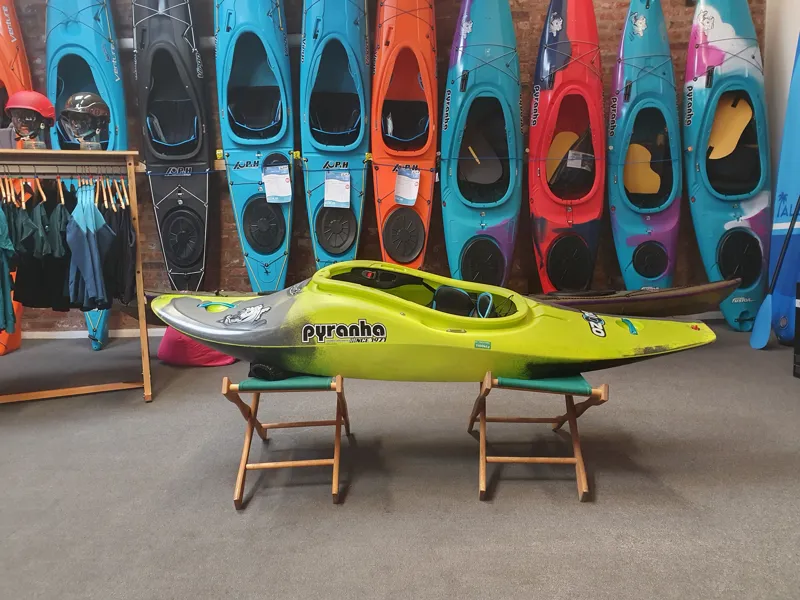 Pyranha Ozone Freeride Whitewater Medium Smoking Gecko EX DEMO-1