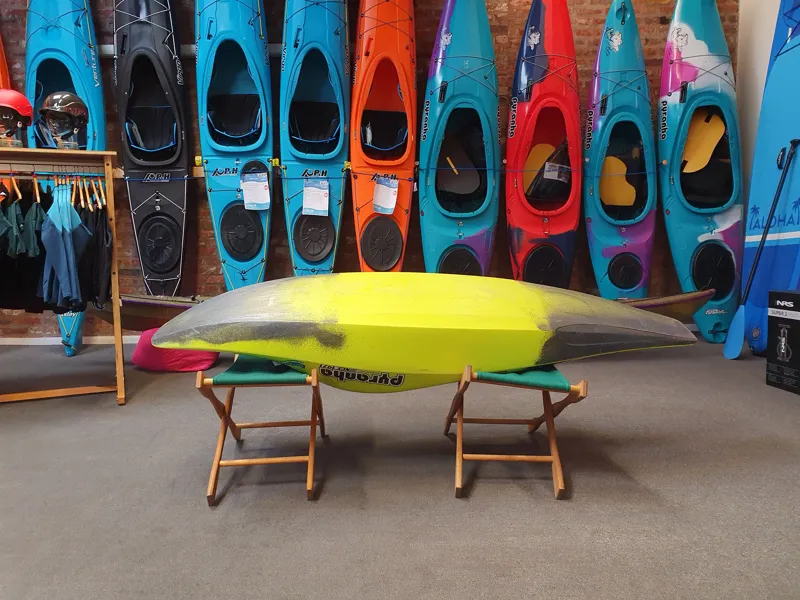 Pyranha Ozone Freeride Whitewater Medium Smoking Gecko EX DEMO-2