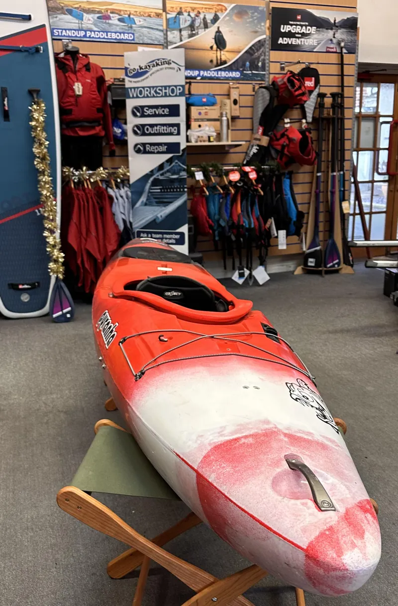 Pyranha Fusion Medium General Purpose Kayak with Skeg Second Hand-1