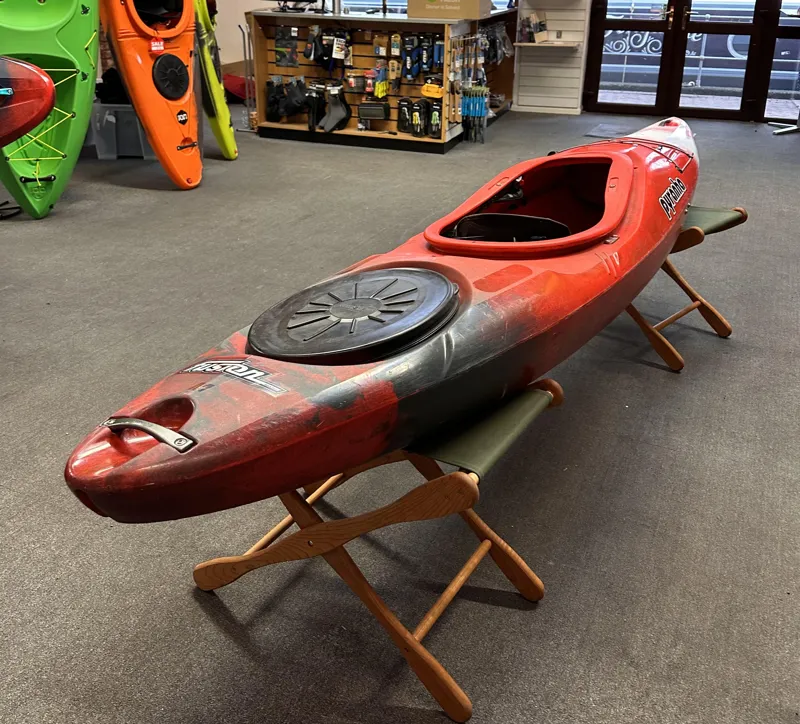 Pyranha Fusion Medium General Purpose Kayak with Skeg Second Hand-2