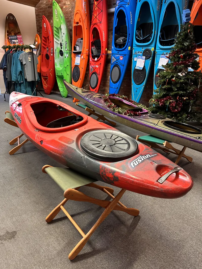 Pyranha Fusion Medium General Purpose Kayak with Skeg Second Hand-6