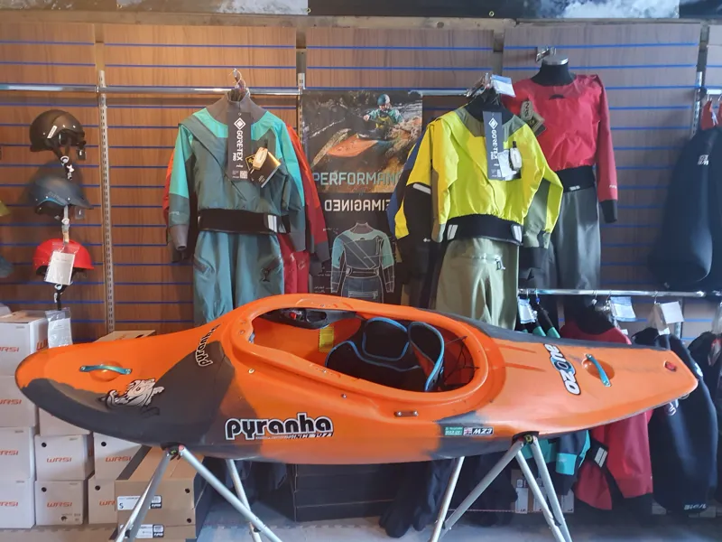 2023 Pyranha Ozone Freeride Whitewater Large Fire Ant EX DEMO-1