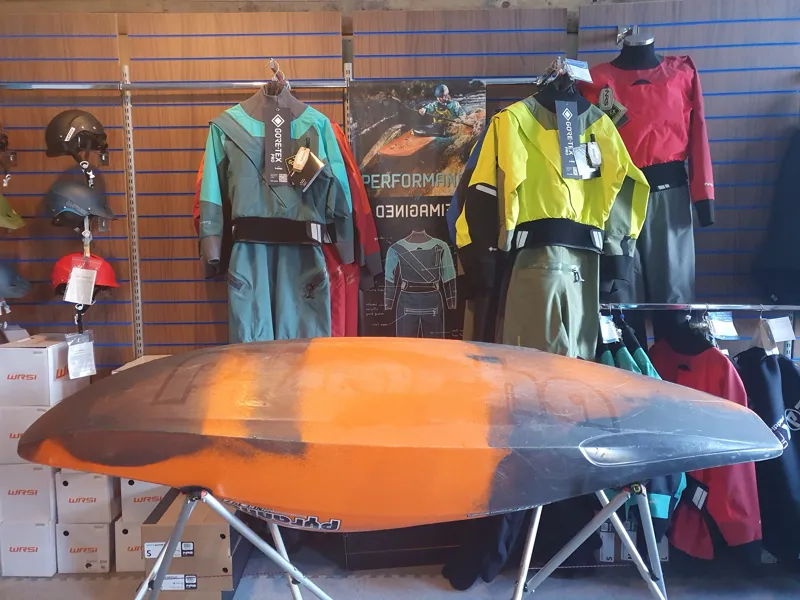 2023 Pyranha Ozone Freeride Whitewater Large Fire Ant EX DEMO-2