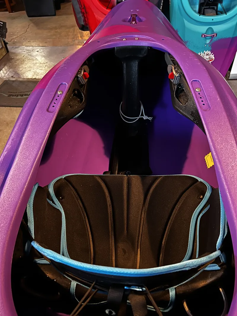 2024 Pyranha Kayaks Firecracker 252 Ex Demo Custom Purple/Fuschia/Blue-4