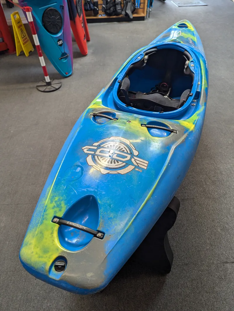 Second Hand Dagger Code Creek Spec Whitewater Kayak size Small-2