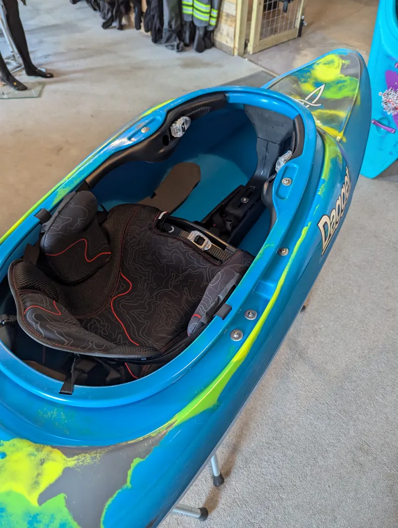 Second Hand Dagger Nova Full Slice Whitewater Kayak-2