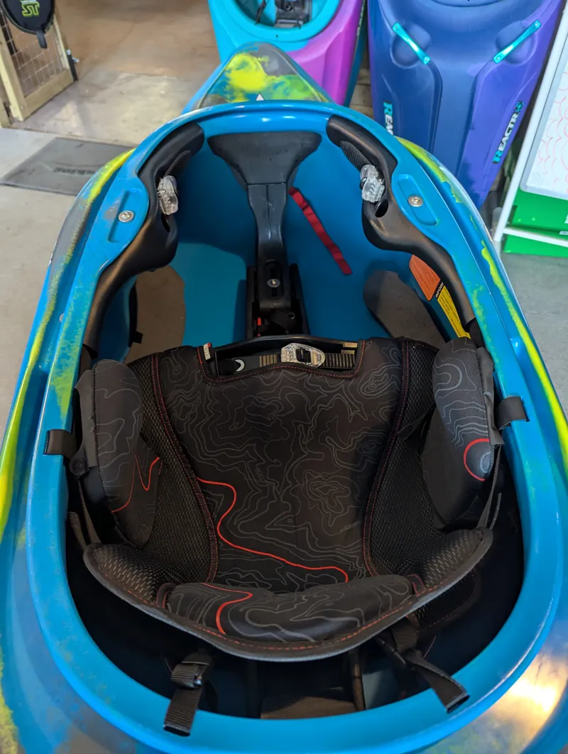 Second Hand Dagger Nova Full Slice Whitewater Kayak-5