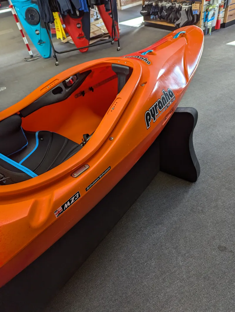 Second Hand Pyranha 9R 2 Large Whitewater Kayak-9