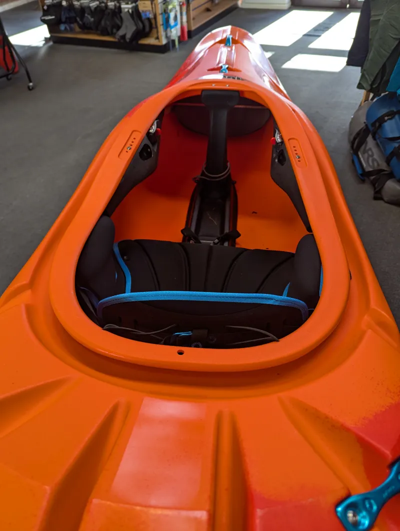 Second Hand Pyranha 9R 2 Large Whitewater Kayak-10