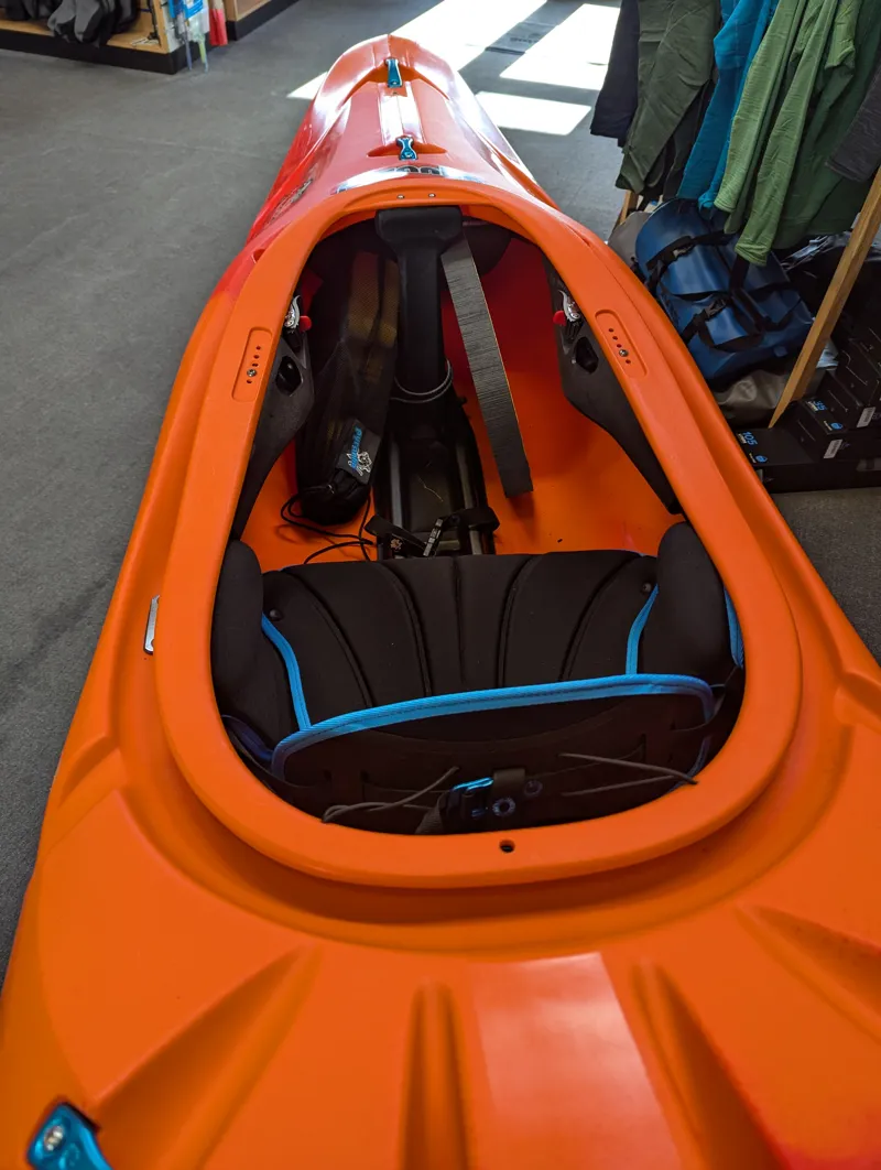 Second Hand Pyranha 9R 2 Large Whitewater Kayak-12