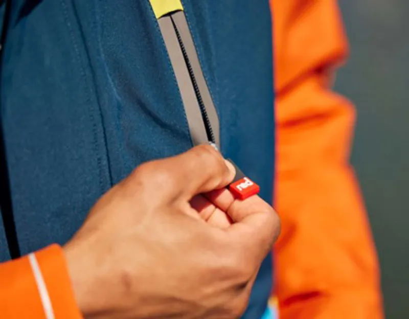 2025 Red Equipment Long Sleeve Changing Robe Recovered with 15k Waterproof-4