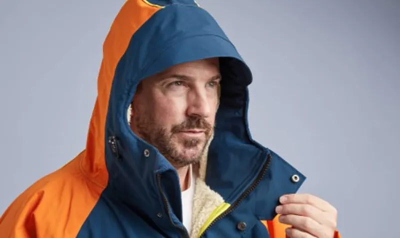 2025 Red Equipment Long Sleeve Changing Robe Recovered with 15k Waterproof-6