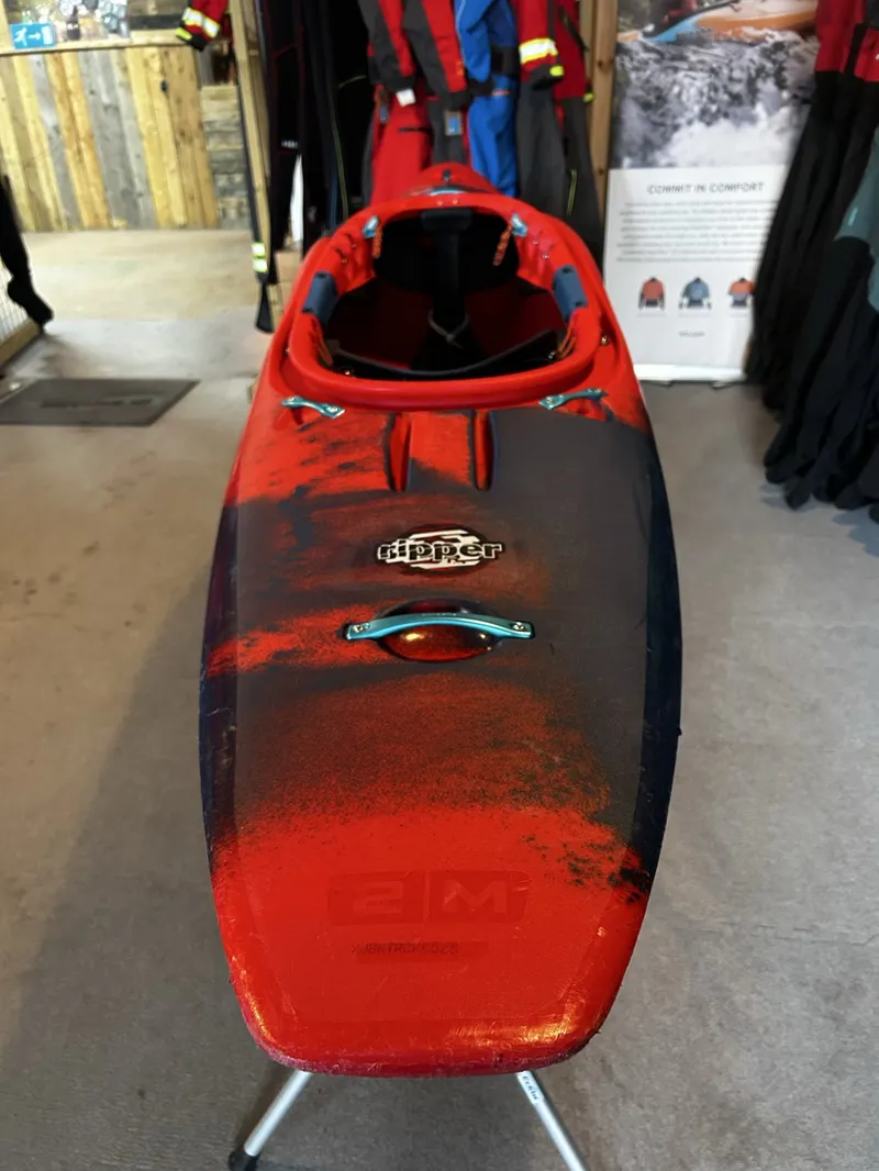 2025 Pyranha Kayaks Ripper 2 Medium Elite Ex Demo Rosella Red-6