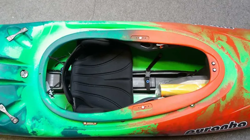 Pyranha Machno Medium - Custom Colours-2