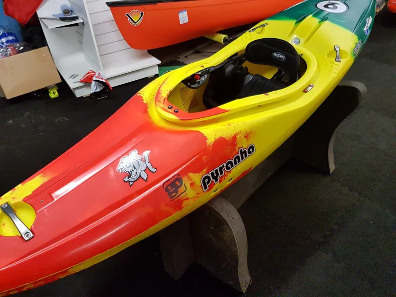 Ex-Demo 9R Yellow/Green/Red Stout Seat-3