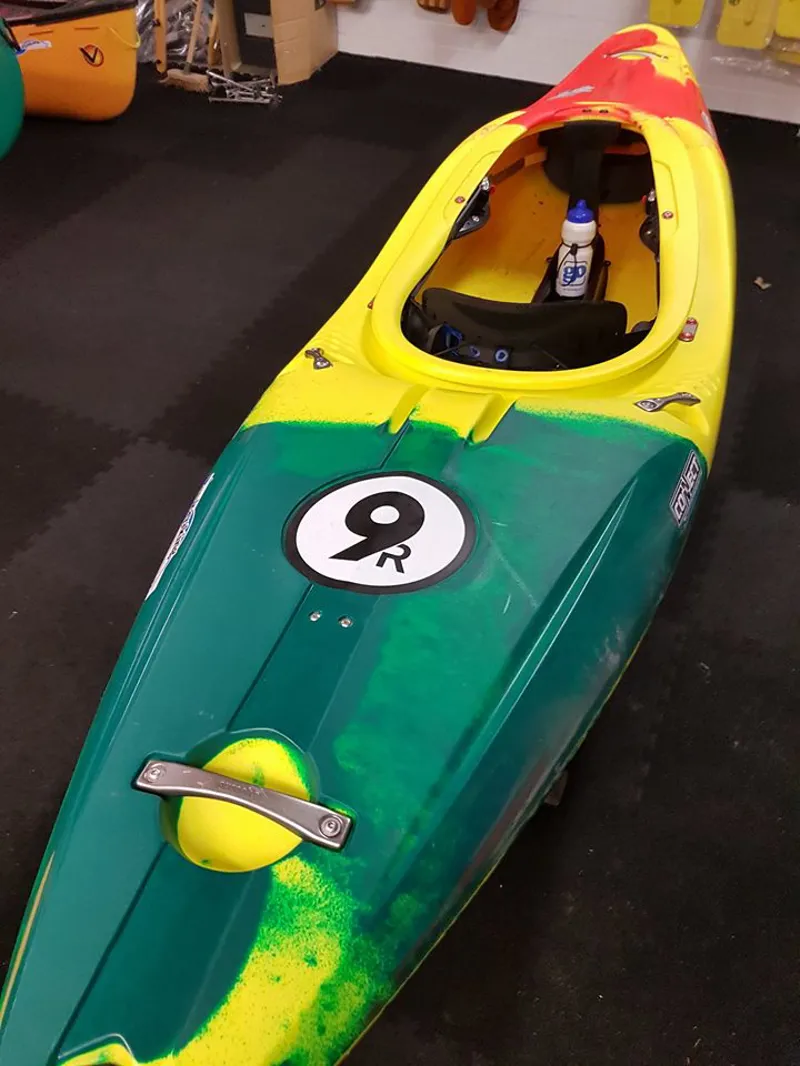 Ex-Demo 9R Yellow/Green/Red Stout Seat-4