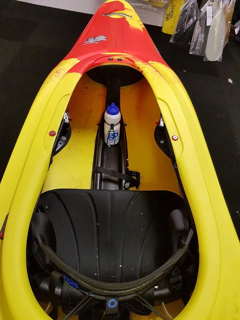 Ex-Demo 9R Yellow/Green/Red Stout Seat-6