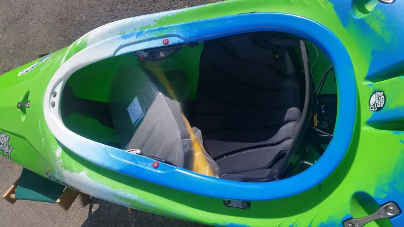 Ex Display Pyranha Burn 3 Medium Kayak in Lime/White/Blue-4