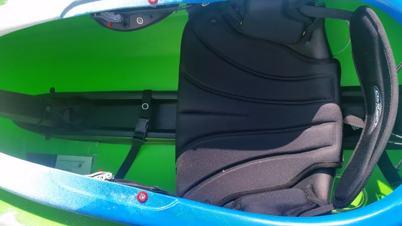 Ex Display Pyranha Burn 3 Medium Kayak in Lime/White/Blue-6