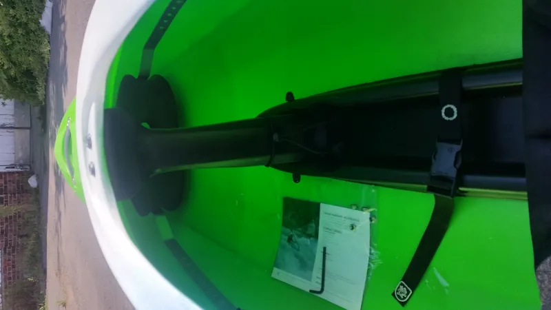 Ex Display Pyranha Burn 3 Medium Kayak in Lime/White/Blue-7