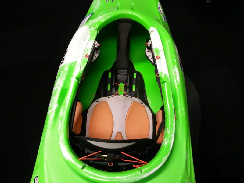 Second Hand Pyranha Recoil Large C 30 Green and White-1