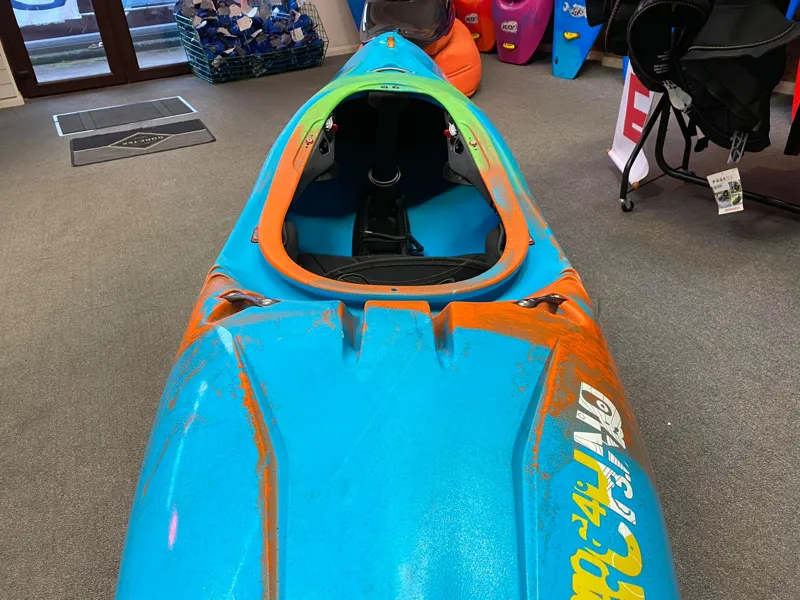 2019 Pyranha Machno Large - Ex Demo-4