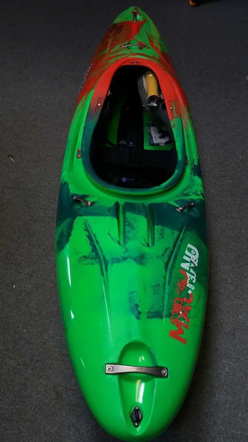 Pyranha Machno Medium - Custom Colours-1