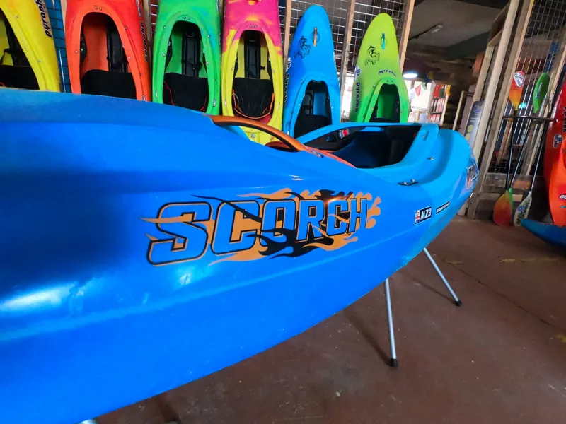 Pyranha Scorch Large Blue Crush - Ex Demo