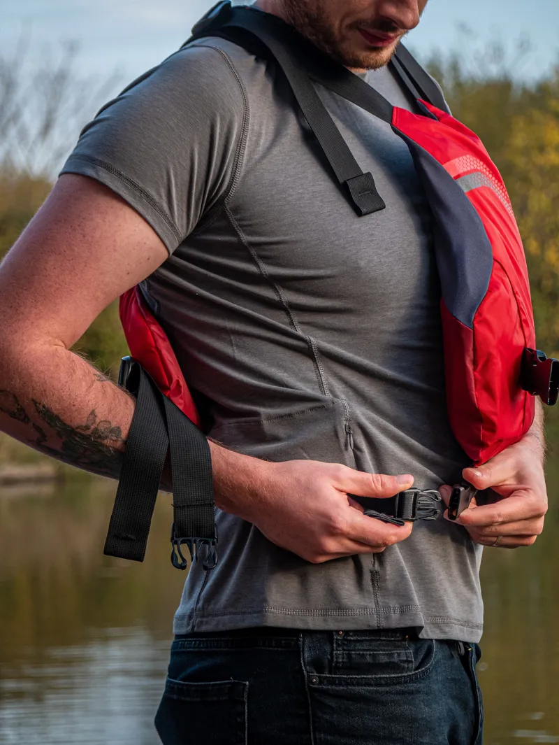 2021 NRS Vapor Low Profile Touring PFD in Red Blue or Green-8