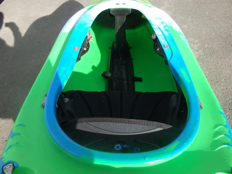 Ex Demo Pyranha Burn 3 LARGE. Lime Blue White with C4S Outfitting-2