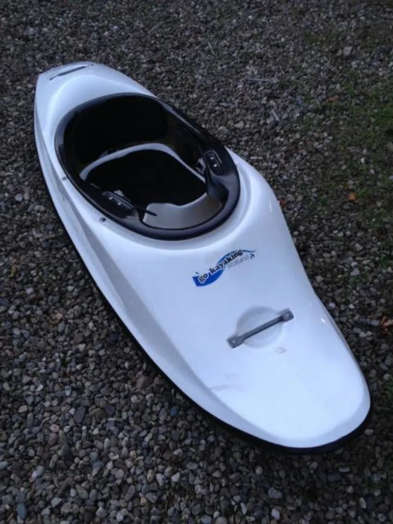 Ex Demo Fluid Element White Kevlar Carbon Surf Boat