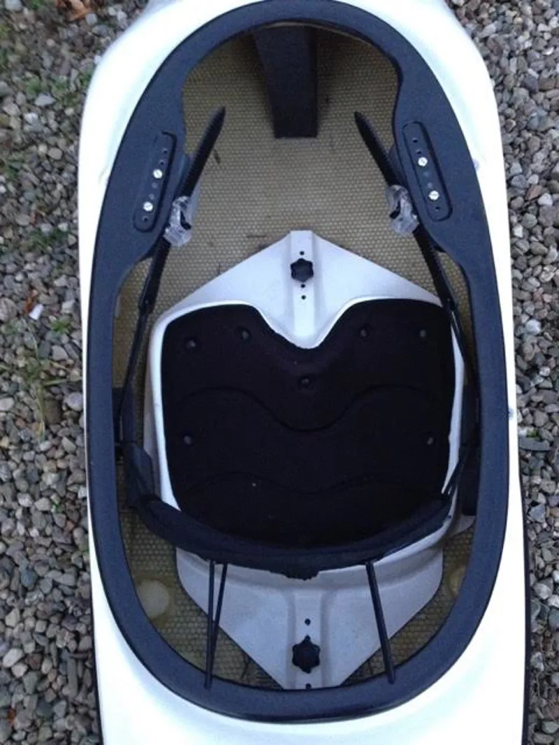 Ex Demo Fluid Element White Kevlar Carbon Surf Boat