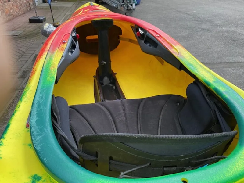 Pyranha Machno Large Yelow Green Red - Ex-Demo-4