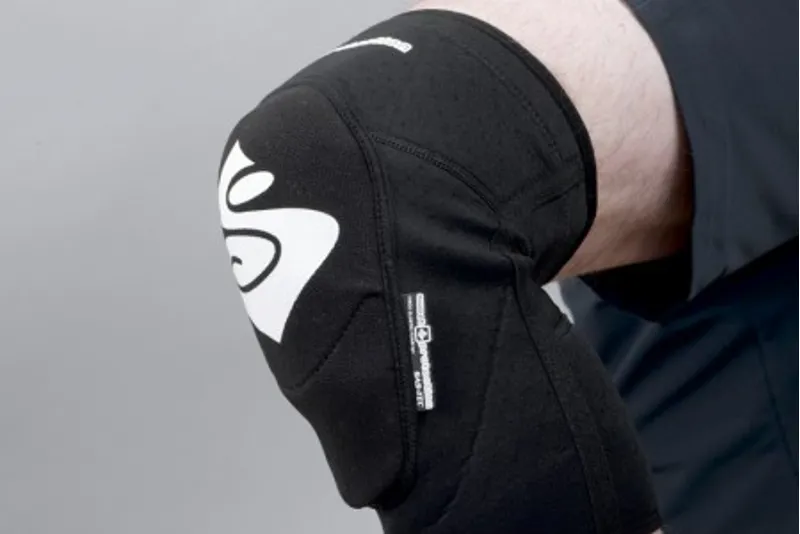 2018 Sweet Protection Bearsuit Knee Guards-3