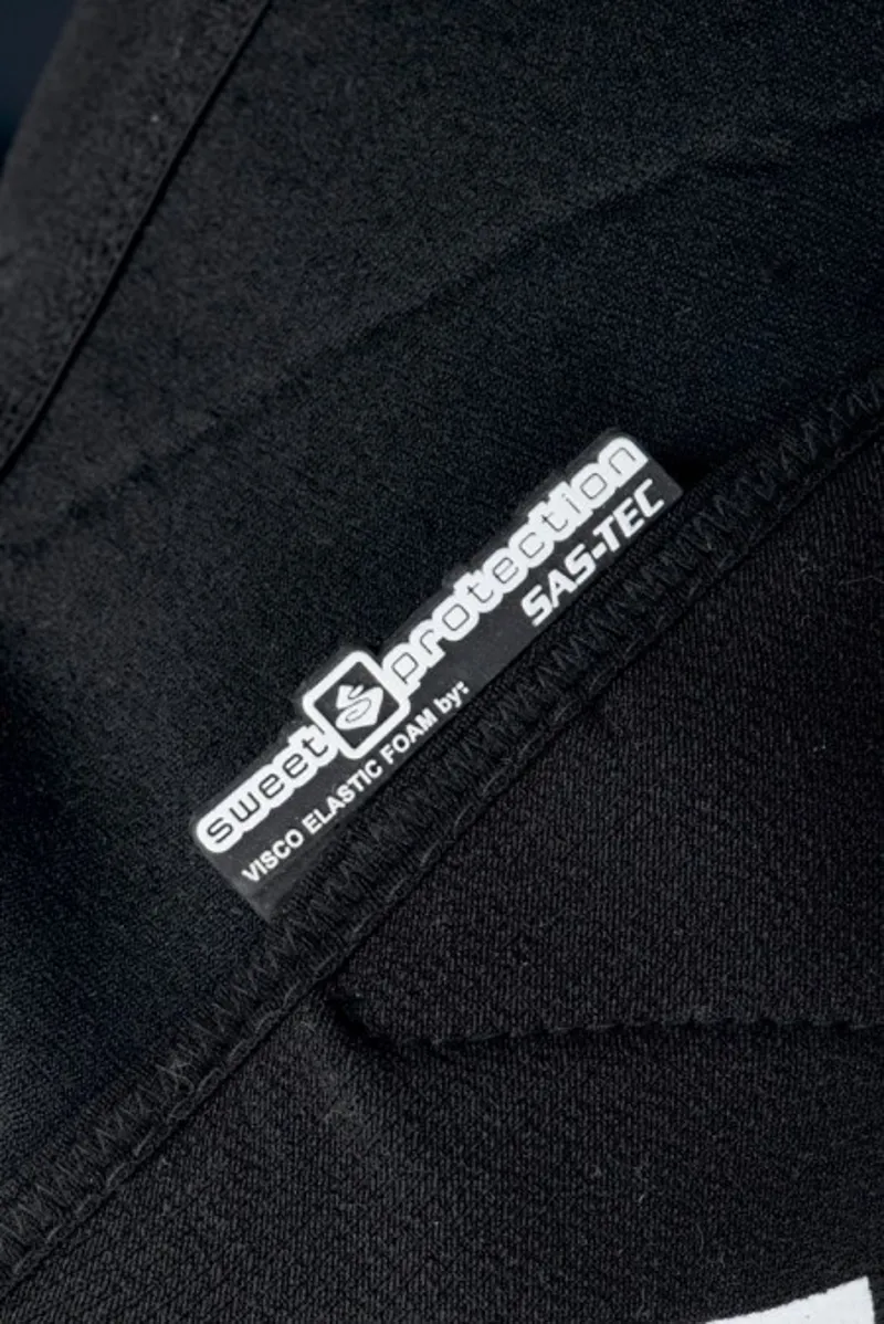 2018 Sweet Protection Bearsuit Knee Guards-4