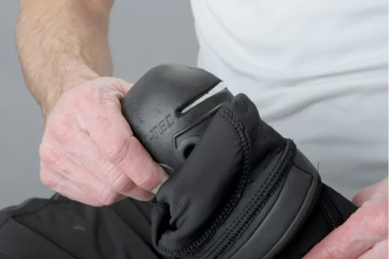 2018 Sweet Protection Bearsuit Elbow Pads-4