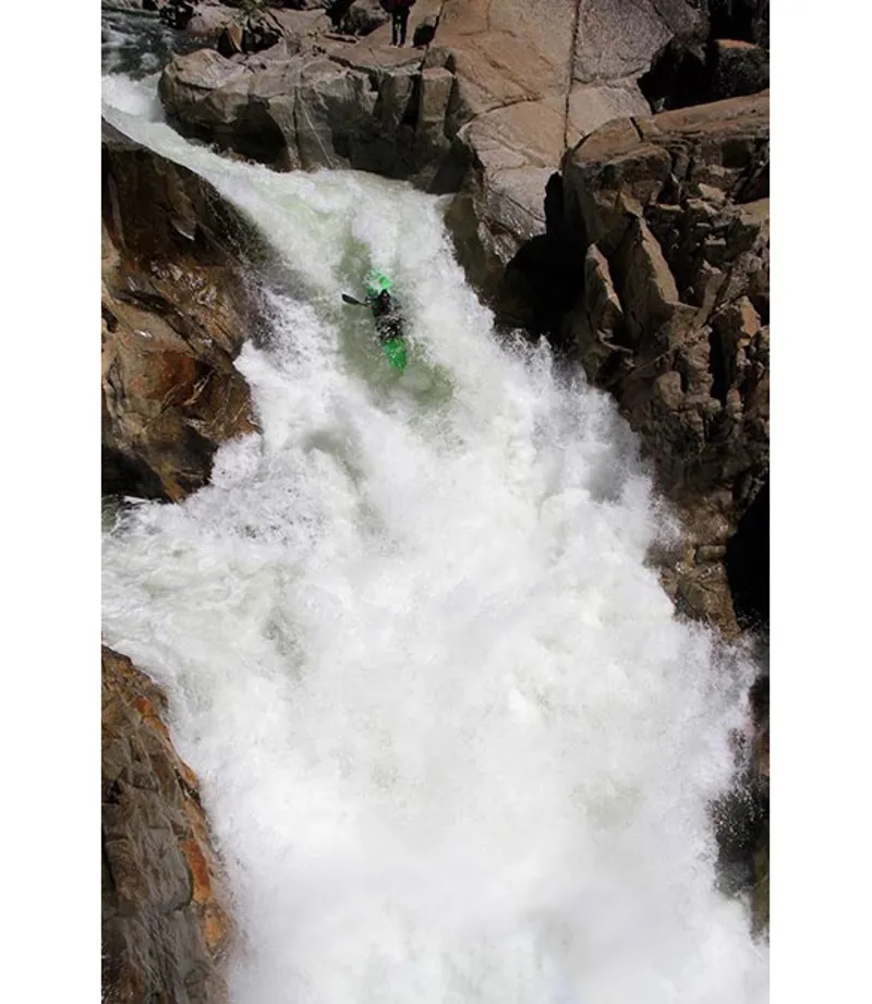 Werner Powerhouse Bent Shaft Carbon Blades White Water Paddle-4